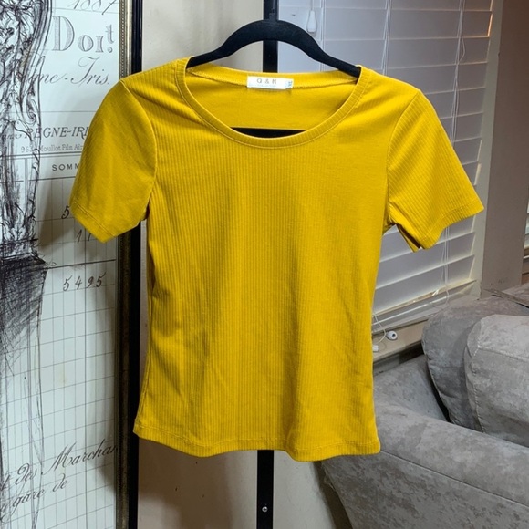 Q&A Tops - Q&N Women's Yellow Short Sleeve Blouse